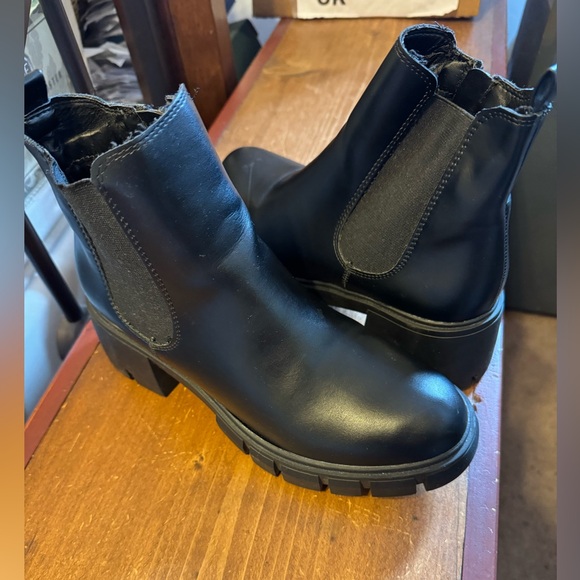 Madden Girl Shoes - Black Ankle Boots/ Madden Girl Size 7.5 Slight scuff on Left front bootPhoto#12